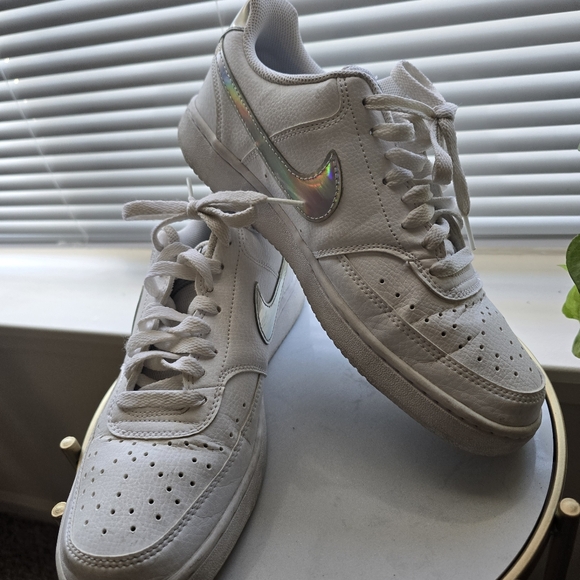 Nike - Picture 2 of 6